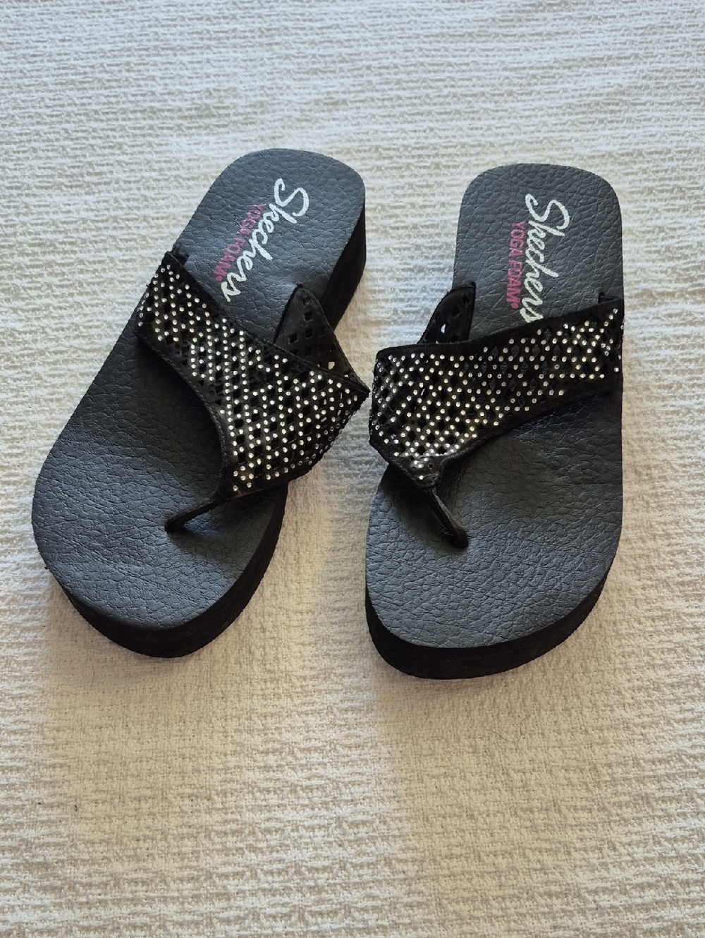 Skechers Women's Yoga Foam Flip Flops Sandals Size 9